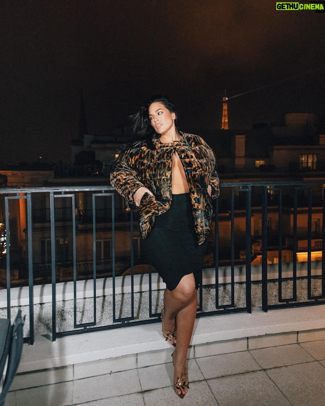 Ashley Graham Instagram - OOTD: @isabelmarant 🤍 @fsgeorgevparis Four Seasons Hotel George V Paris