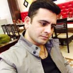 Ashok H Choudhury Instagram - ‪सोचता हूँ ज़िंदगी में सबसे ज़्यादा ज़रूरी, अच्छा ,महत्वपूर्ण अनोखा क्या है ?? उत्तर मिलता है “ज़िंदगी “ खुद । दूसरा #Waahzindagi ,मतलब जीवन में जीवंतता (Aliveness) है, Problems are never bigger then life. Don’t Die whem you are still alive #Happynewyear Love and bliss for all God bless all . @sumitkadelofficial @rumystic @bhishm_singh @aavijanya @mehrajsbjp