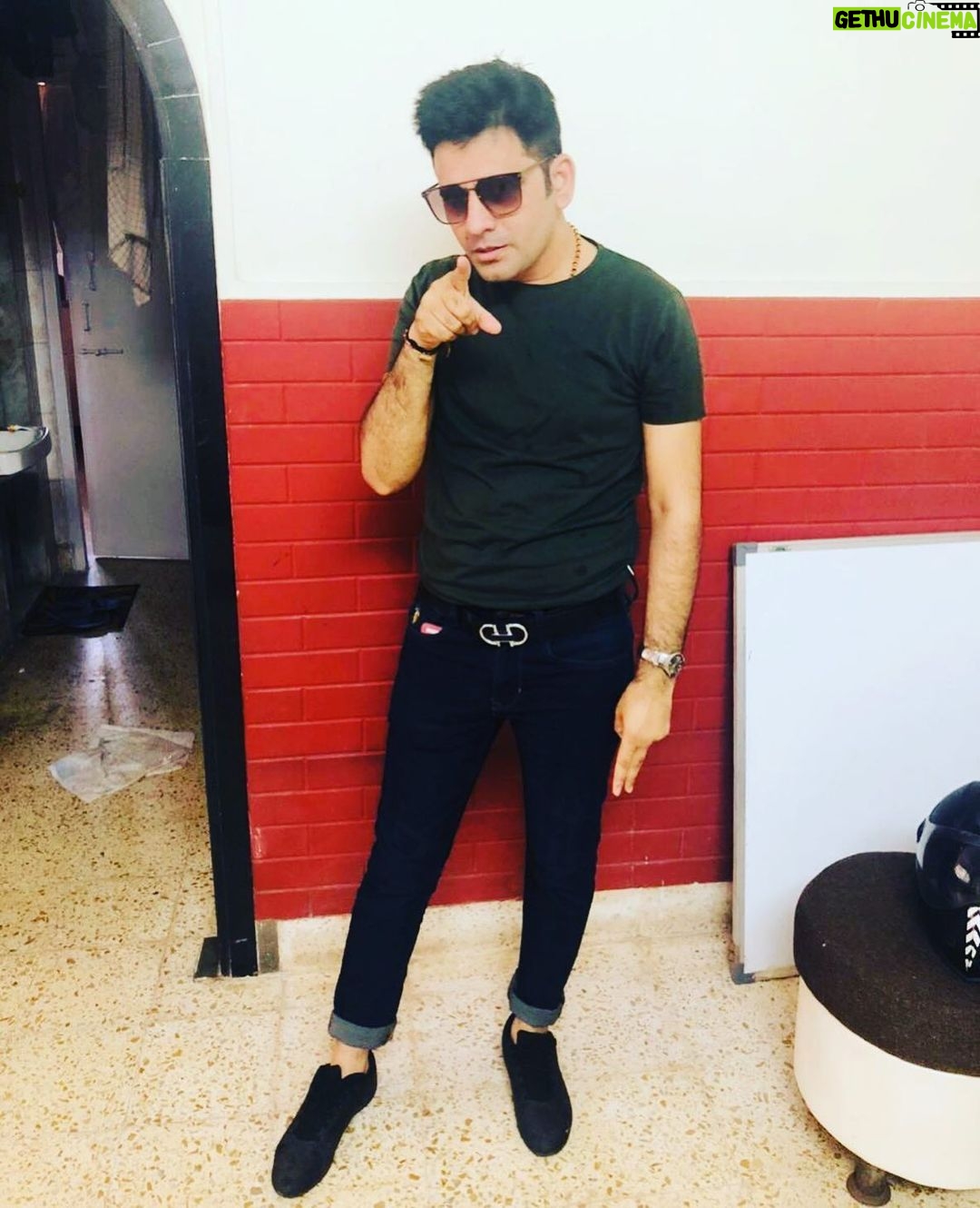 Ashok H Choudhury Instagram - fearless,worry less Care more love more to yourself first .#waahzindagi