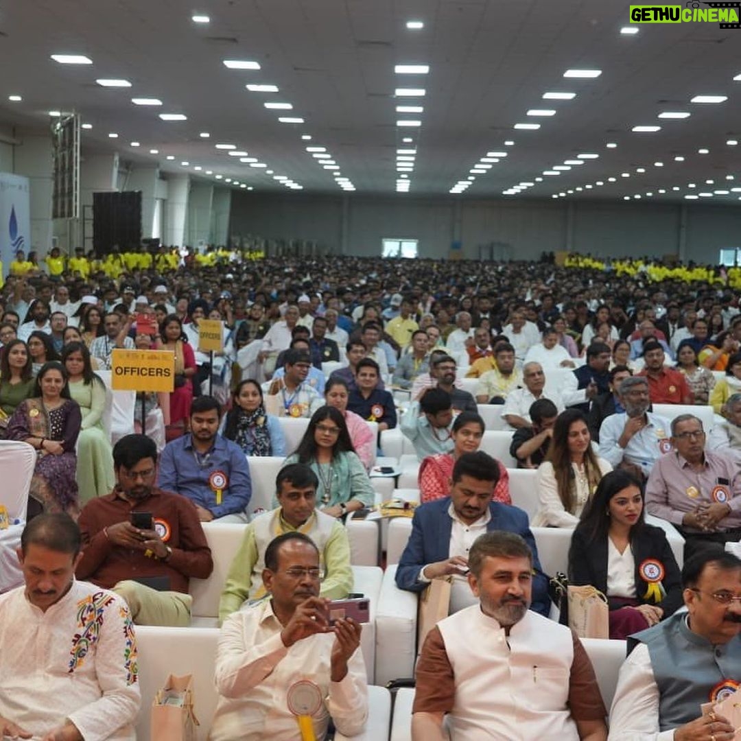 Ashok H Choudhury Instagram - Blessed to be the part of Biggest #DrugFreeIndia campaign by @ArtofLiving 5 Million People were watching live across 110 countries & Lacks of students took the pledge from different collage’s & universities #say #No to #drugs .In presence of #Gurudev @SriSri Home Ministers of Guj @iharshsanghavi singers & film fraternity people & dignitaries. #artofliving #srisri #gurudevsrisriravishankar @drugfreein @artofliving @aolswamiji @suneetameenaaddl.dcp @singerseemamishra @ashish.bagrecha @bipin_108