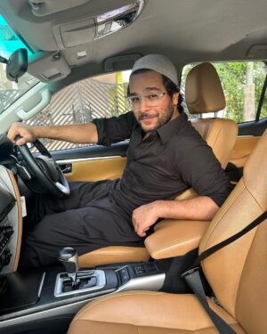 Asim Azhar Instagram - Eid Mubarak dosto ❤️✨