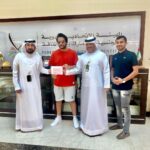 Asim Azhar Instagram - Pakistan ke baad agar koi jaga ghar lagti hai tou wo 🇦🇪 hai, and now i can officially call it my second home 💚 So honoured to receive my Golden Visa. Thank you @gdrfadubai & special thanks to my bro @muhammadmoazzamqureshi1 ❤️ Dubai, United Arab Emirates