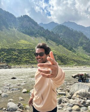 Asim Azhar Instagram - JANNAT. 🇵🇰🏔️💚 Subhan Allah 

Apka bhai finally north agaya (first time ever) & now i know why they say that PAKISTAN is one of the most beautiful places on earth. 😍