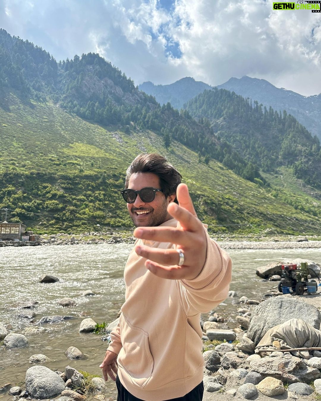 Asim Azhar - 135.9K Likes - JANNAT. 🇵🇰🏔️💚 Subhan Allah
Apka bhai finally north agaya (first time ever) & now i know why they say that PAKISTAN is one of the most beautiful places on earth. 😍