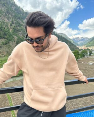 Asim Azhar Instagram - JANNAT. 🇵🇰🏔️💚 Subhan Allah 

Apka bhai finally north agaya (first time ever) & now i know why they say that PAKISTAN is one of the most beautiful places on earth. 😍