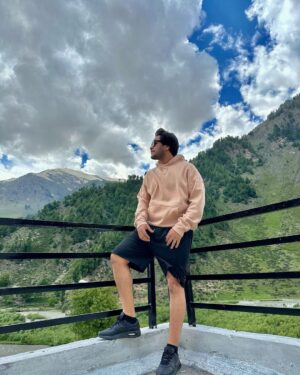 Asim Azhar Instagram - JANNAT. 🇵🇰🏔️💚 Subhan Allah 

Apka bhai finally north agaya (first time ever) & now i know why they say that PAKISTAN is one of the most beautiful places on earth. 😍