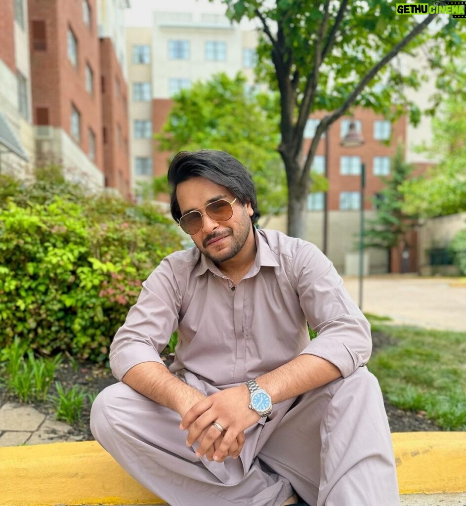 Asim Azhar Instagram - Pardes se aap sabko .. EID MUBARAK 😊 Washington, DC, USA