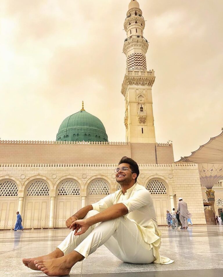 Asim Azhar Instagram - Assalatu Wassalmu Alaika Ya Rasool Allah (saw) #eidmiladunnabiﷺmubarak 💚 Masjid Nabawi, Madinah Al-Munawwarah