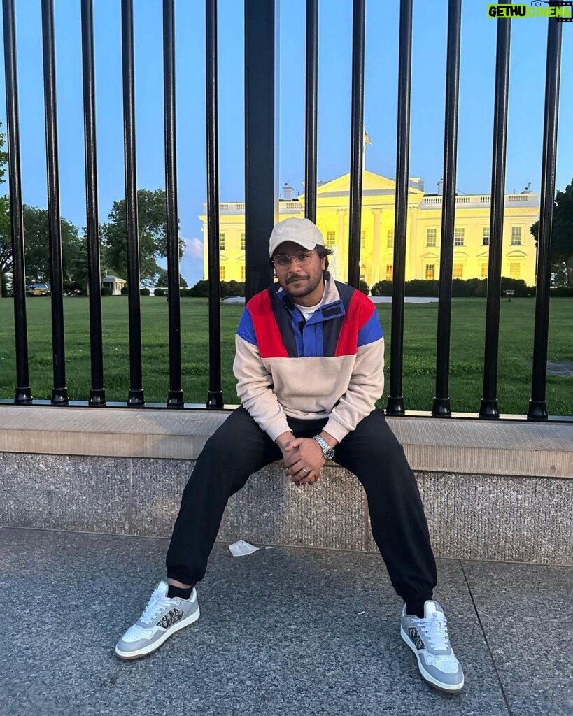 Asim Azhar Instagram - i love u guys so much thank you 🇺🇸💗🇵🇰 Washington, DC, USA