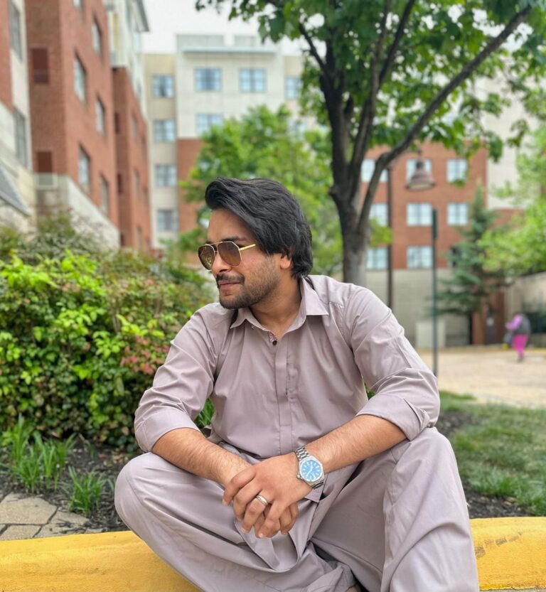 Asim Azhar Instagram - Pardes se aap sabko .. EID MUBARAK 😊 Washington, DC, USA