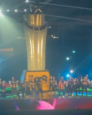 Asim Azhar Instagram - This week was awesome. 🙏🏽💗

• wrote & sung @thepsl official anthem ✅ 
• performed at the opening of the biggest event in 🇵🇰 
• wrote, composed & sung the @karachikingsary official anthem 💙