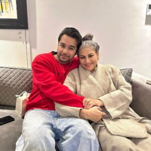 Asim Azhar Instagram - Happy birthday to my everything 💗