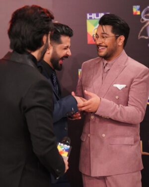 Asim Azhar Instagram - Fun night. 🤓💗 #luxstyleawards