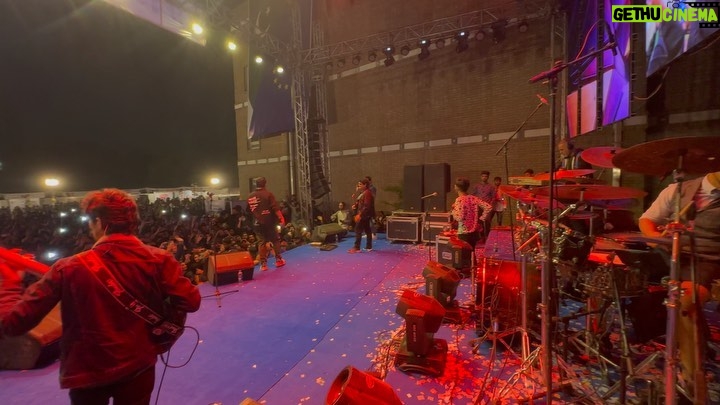 Asim Azhar Instagram - ISLAMABAD / PINDI 💗💗💗💗💗💗💗 thank u for making this the best birthday ever. I am so lucky to have you guys. i love u so much. aap log ke saamne barha hua houn, ghaltiaa bhi ki, sab kuch kiya, leken aap ka pyar kabhi nahi kam hua. Aur uske liye mai bohat shukar guzar houn. Bas aise hi humesha apna samajh ke pyar karte rehna. I love u guys so much. Thora zyada emo hogaya. Sorry. 💗😢