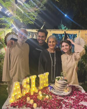Asim Azhar Instagram - Best. birthday. ever. 💗🎂🎉🎈