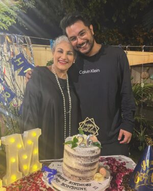 Asim Azhar Instagram - Best. birthday. ever. 💗🎂🎉🎈