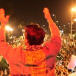 Asim Azhar Instagram - crowd hou tou aisi !!! 😍 this is how me & my city celebrated last night 💚🇵🇰 Karachi, Pakistan
