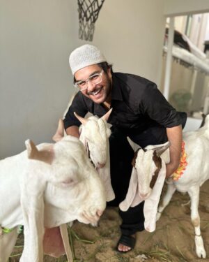 Asim Azhar Instagram - Eid Mubarak dosto ❤️✨