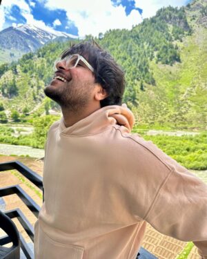 Asim Azhar Instagram - JANNAT. 🇵🇰🏔️💚 Subhan Allah 

Apka bhai finally north agaya (first time ever) & now i know why they say that PAKISTAN is one of the most beautiful places on earth. 😍