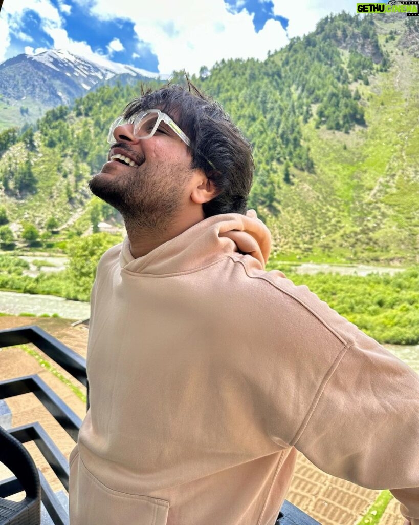 Asim Azhar Instagram - JANNAT. 🇵🇰🏔💚 Subhan Allah Apka bhai finally north agaya (first time ever) & now i know why they say that PAKISTAN is one of the most beautiful places on earth. 😍 Naran, Khyber Pakhtunkhwa, Pakistan