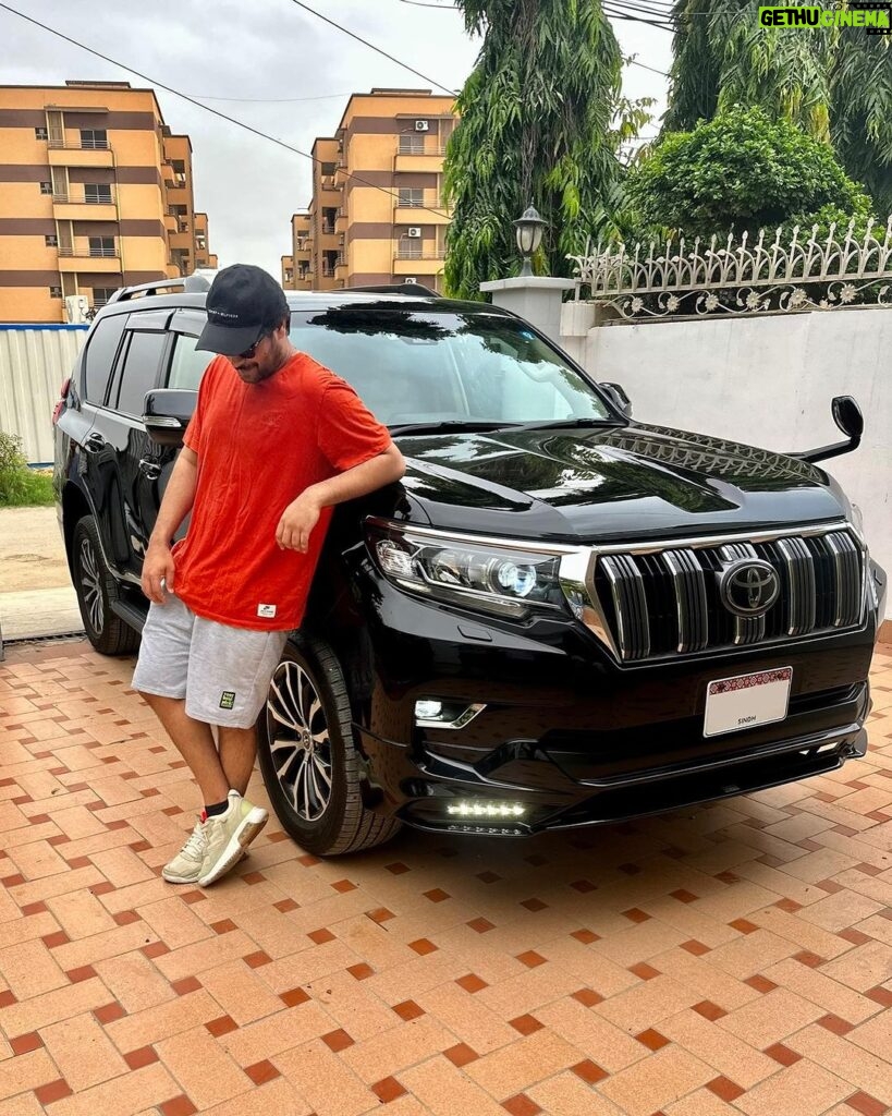 Asim Azhar Instagram - Alhamdulillah for everything. 🙏🏽❤ Sharing a little moment of happiness with you guys today. Thank you for making all my dreams come true. Please say MashaAllah 😋 #newride