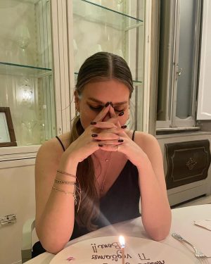 Aslı Enver Instagram - Hayatımdaki her şey ve herkes için teşekkür ederim…👆🏻🙏🏻🤍