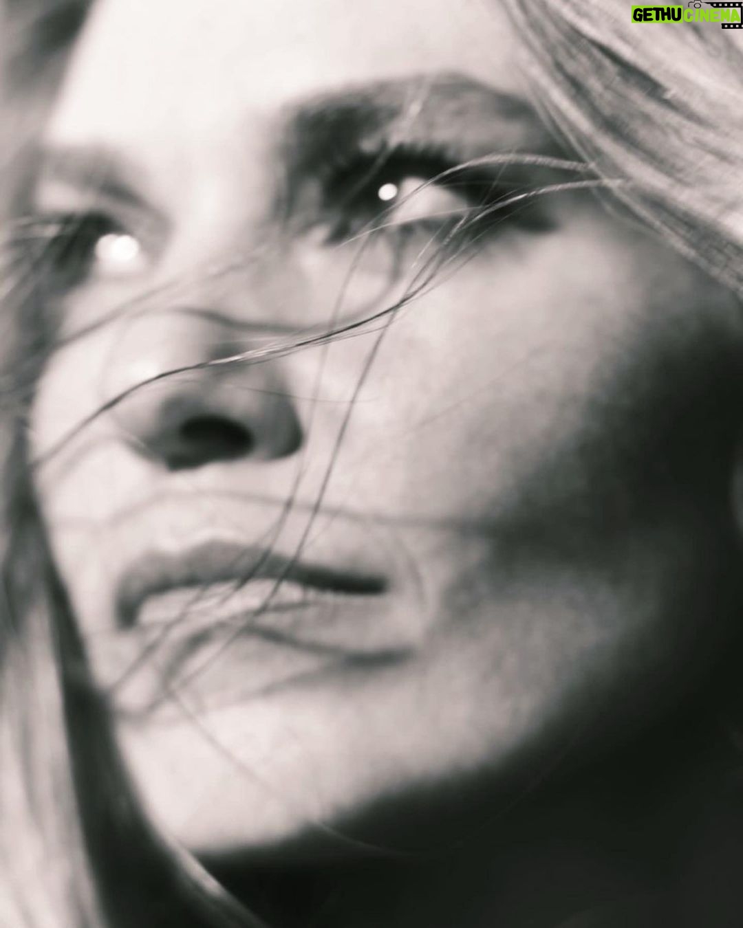 Aslı Enver Instagram - @mustafanurdogdu @vogueturkiye ❄️