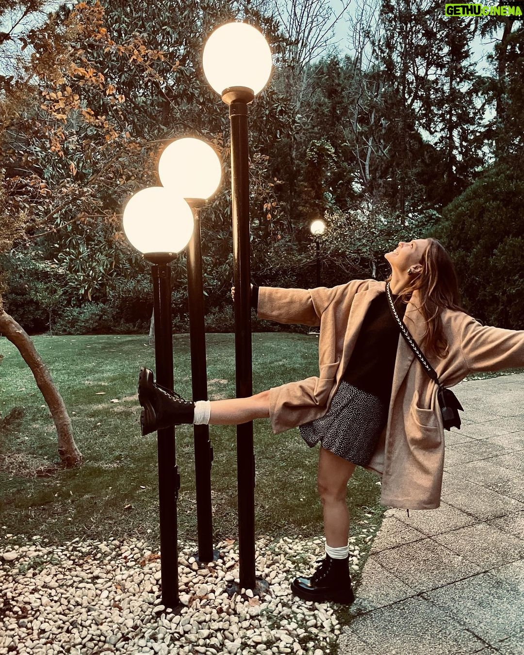 Aslı Enver Instagram - I’m singin’ with the 🐈⬛🖤