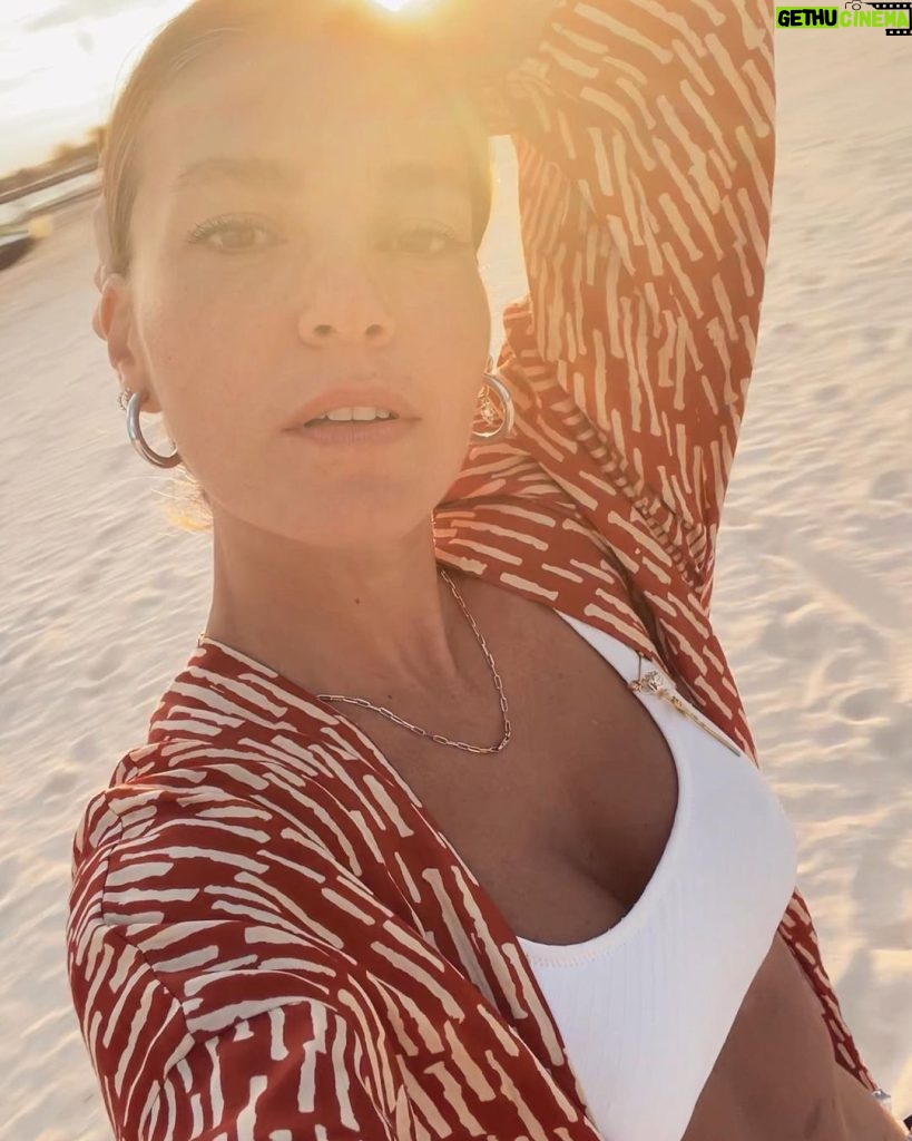 Aslı Enver Instagram - freckle bath☀️ Mexico