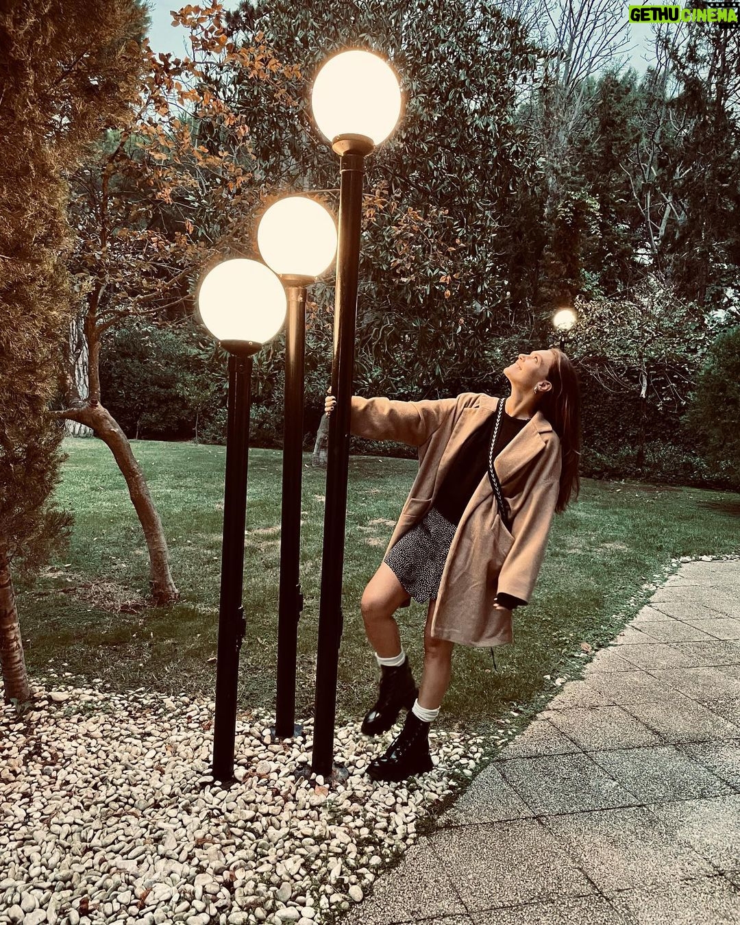 Aslı Enver Instagram - I’m singin’ with the 🐈⬛🖤