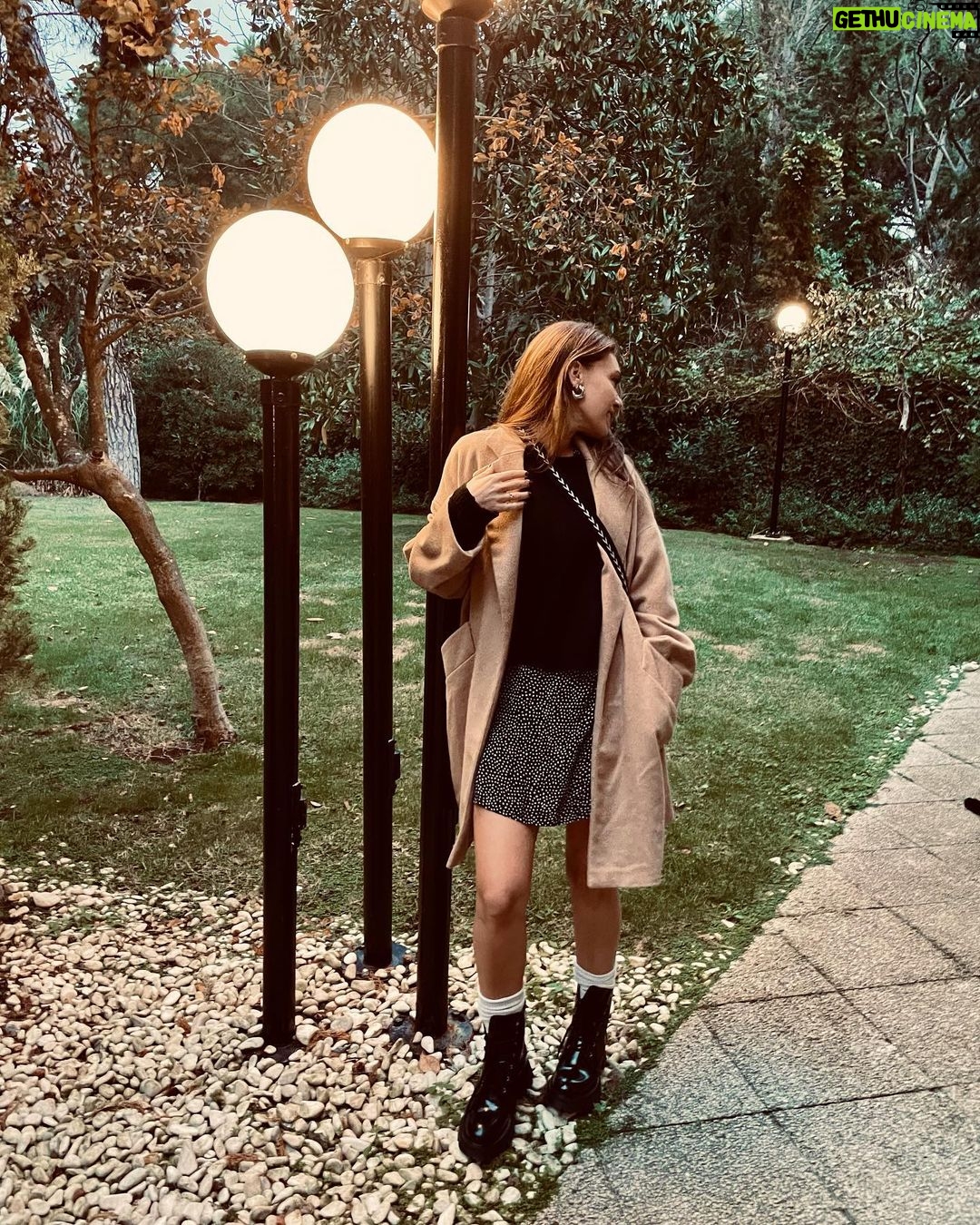 Aslı Enver Instagram - I’m singin’ with the 🐈⬛🖤