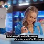 Aslı Enver Instagram - Sevinçliyiz hepimiz, yaşasın yeni reklamımız📚✏️💙 @qnbfinansbank #işbirliği @cardfinans