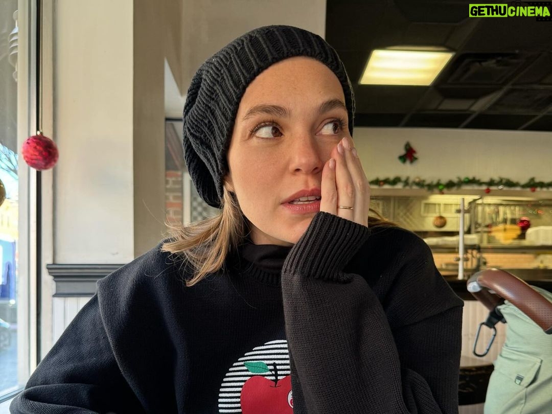 Aslı Enver Instagram - Jet lag is for amateurs 🤪✈️ #bostondump ❄️ Boston, Massachusetts
