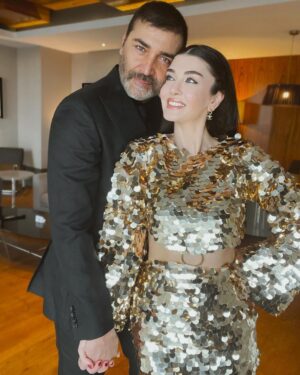 Aslıhan Güner Instagram - Birlikte yaşlanmaya..♥️✨🎂
@mertkilic76 ♾️