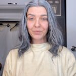 Aslıhan Güner Instagram - Zübeyde..🌹 20’li yaşlarından 60’lı yaşlarına.. 👧🏻👵🏼 Dönüştüğüm ve değiştiğim en değerli kadın.. Hem bana,hem de Türk sinemasına bir armağan oldu.. Gururla ♥️👏🏻 🙏🏻 @zubeydefilmi #backstage