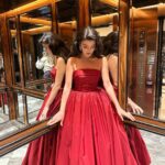 Aslıhan Güner Instagram - Heyecan dolu,büyülü bir geceden.. ♥️✨ İstanbul Galası.. ♥️ __________________ Harika ekibime çok teşekkür ediyorum♥️🙏🏻 Styling @itsardagurdal ✨ Elbise @tuvana_buyukcinar @a46tuvanam Saç @batuhangelisli & @cengizakdumann Makyaj @dilannnsen ♥️ Ayakkabı @maisonvalentino ✨ Mücevherler @terzihan 💎 Otel @conradistanbulbosphorus 💫 Ve @katicoban ✨ Ve @muge_bolat ✨ Conrad Istanbul Bosphorus