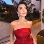 Aslıhan Güner Instagram - Heyecan dolu,büyülü bir geceden.. ♥️✨ İstanbul Galası.. ♥️ __________________ Harika ekibime çok teşekkür ediyorum♥️🙏🏻 Styling @itsardagurdal ✨ Elbise @tuvana_buyukcinar @a46tuvanam Saç @batuhangelisli & @cengizakdumann Makyaj @dilannnsen ♥️ Ayakkabı @maisonvalentino ✨ Mücevherler @terzihan 💎 Otel @conradistanbulbosphorus 💫 Ve @katicoban ✨ Ve @muge_bolat ✨ Conrad Istanbul Bosphorus
