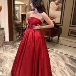 Aslıhan Güner Instagram - Heyecan dolu,büyülü bir geceden.. ♥️✨ İstanbul Galası.. ♥️ __________________ Harika ekibime çok teşekkür ediyorum♥️🙏🏻 Styling @itsardagurdal ✨ Elbise @tuvana_buyukcinar @a46tuvanam Saç @batuhangelisli & @cengizakdumann Makyaj @dilannnsen ♥️ Ayakkabı @maisonvalentino ✨ Mücevherler @terzihan 💎 Otel @conradistanbulbosphorus 💫 Ve @katicoban ✨ Ve @muge_bolat ✨ Conrad Istanbul Bosphorus