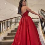 Aslıhan Güner Instagram - Heyecan dolu,büyülü bir geceden.. ♥️✨ İstanbul Galası.. ♥️ __________________ Harika ekibime çok teşekkür ediyorum♥️🙏🏻 Styling @itsardagurdal ✨ Elbise @tuvana_buyukcinar @a46tuvanam Saç @batuhangelisli & @cengizakdumann Makyaj @dilannnsen ♥️ Ayakkabı @maisonvalentino ✨ Mücevherler @terzihan 💎 Otel @conradistanbulbosphorus 💫 Ve @katicoban ✨ Ve @muge_bolat ✨ Conrad Istanbul Bosphorus