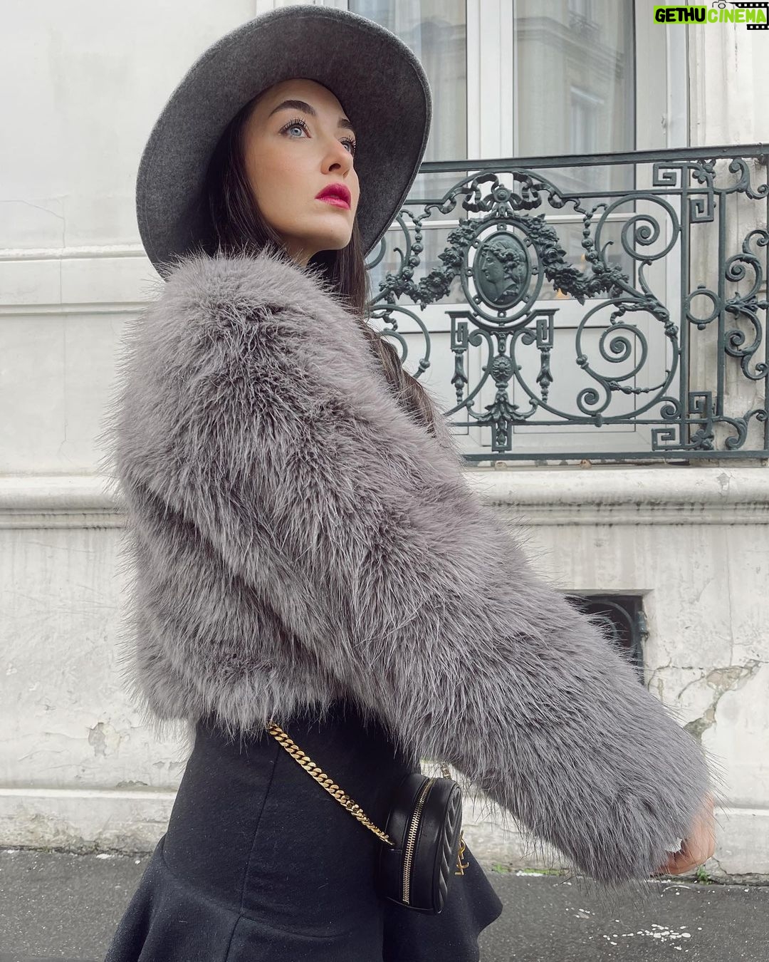 Aslıhan Güner Instagram - 🩶⚜️🩶 Paris, France