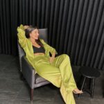 Aslıhan Güner Instagram – Bu hafta nasıl mıydı? 💥🌪️🎬
___________________
Styling @itsardagurdal ✨
Make up @serhatsenn ✨
Hair @cengizakdumann & @batuhangelisli ✨
Suits&dress @gigiiscom ✨ 
Accesories @incifer.tr ✨