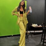 Aslıhan Güner Instagram – Bu hafta nasıl mıydı? 💥🌪️🎬
___________________
Styling @itsardagurdal ✨
Make up @serhatsenn ✨
Hair @cengizakdumann & @batuhangelisli ✨
Suits&dress @gigiiscom ✨ 
Accesories @incifer.tr ✨