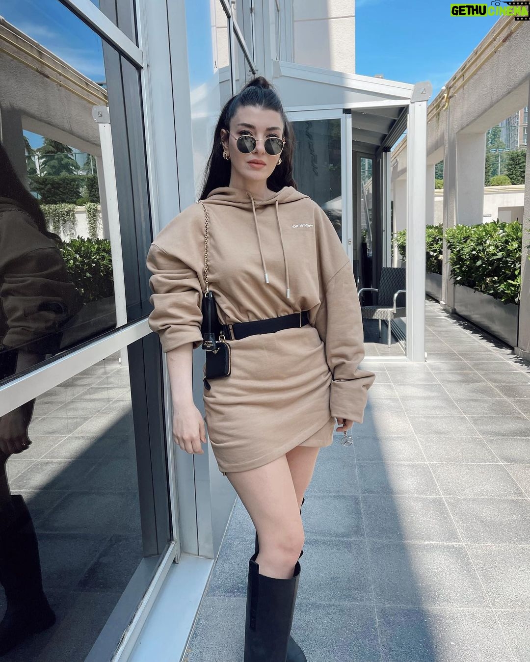 Aslıhan Güner Instagram - Benim havalar geldi..☀️🫰🏻