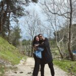 Aslıhan Güner Instagram – Seni çok seviyorum diğer yarım..
İyi ki’M.. Kalbimin neşesi..
Yüzümü güldürenim,hayatımın şansı..
Sen yanımdaysan her şey güzel,her yer aydınlık.. 
İyi ki,iyi ki doğdun… 
@mertkilic76 ♥️🎉🎂 #20.04 Bergama, İzmir
