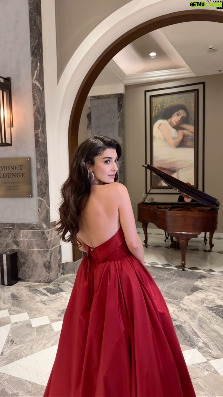 Aslıhan Güner Instagram - ✨🧚🏻♀️✨ #themagicstory ♥️ Conrad Istanbul Bosphorus