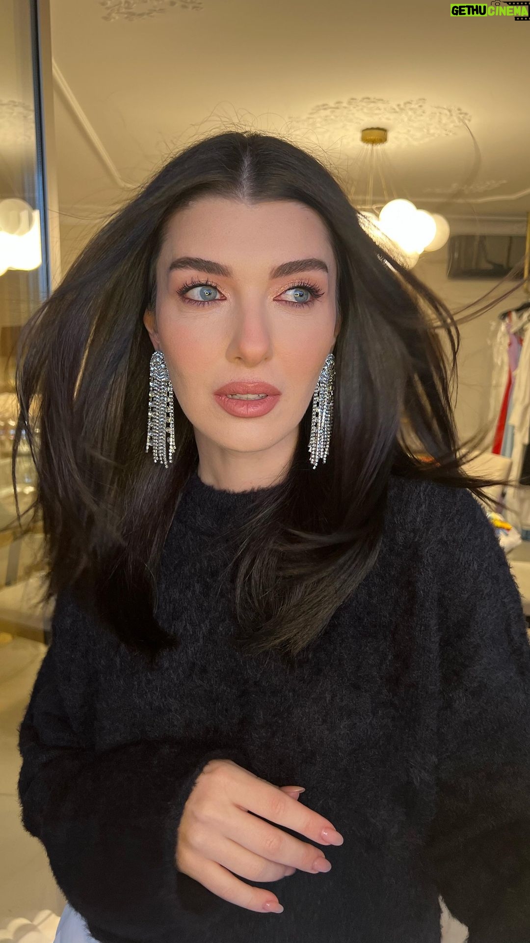 Aslıhan Güner Instagram - Aslihan🌸 @aslihanguner ✨ Istanbul, Turkey