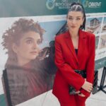 Aslıhan Güner Instagram – Benim için heyecanlı ve çok güzel bir işbirlikteliğini duyurmak istiyorum..🍀♥️
2 yıl boyunca her yerde Ordu benim ikinci evim oldu derken,ne kadar kalpten söylediysem bu durum artık resmileşmiş oldu..🏡
Artık Ordu’da bir yuvam olduğunu mutlulukla duyurmak isterim..🥰
Ordu Büyükşehir Belediyesi iştirak şirketi olan Orkent’in hayata geçireceği “Parkmelet” projesi’nin yüzü olmamım mutluluğunu yaşıyorum..
İstanbul lansmanımızda bugün çok değerli davetlilerimizle birlikteydik..
Herkese çok teşekkürlerimle..
Hayırla ve uğurla olsun yolumuz inşallah..🙏🏻👏🏻🧿
@ordubbld @mhilmiguler @mimar_nihat_sen  @parkmelet Büyük Kulüp