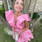 Aslıhan Güner Instagram - Çiçek gibi bir akşam 💫 Elbise: @maison.ju 🌸 Saç-makyaj-styling : Ben 🌸☺️ Çeşme Alaçatı