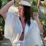 Aslıhan Güner Instagram – Güneşi çok sevdiğimden olsa gerek,
beni kocaman öptü! 🤍
#sunkissed☀️