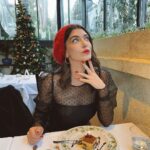 Aslıhan Güner Instagram – Aralık ayı klasiği.. ♥️
Kırmızı ve ben.. 💫🎄